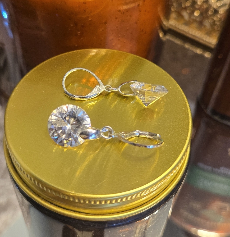 🔮 Elegant Silver and Clear Faux Diamond Drop Crystal Earrings Lever Back